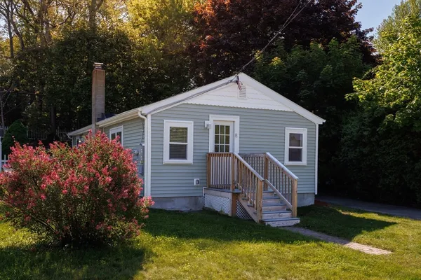 $360,000 | 8 Freeman Avenue, Webster, MA 01570