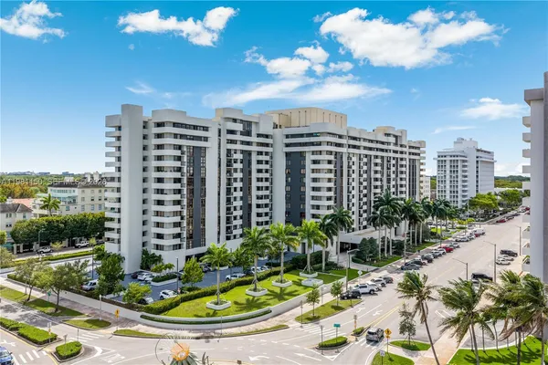 a view of a multi story building