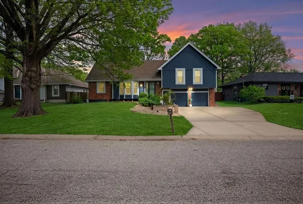 $479,000 | 12720 West 102nd Street, Lenexa, KS 66215