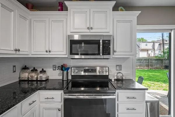 $479,000 | 12720 West 102nd Street, Lenexa, KS 66215