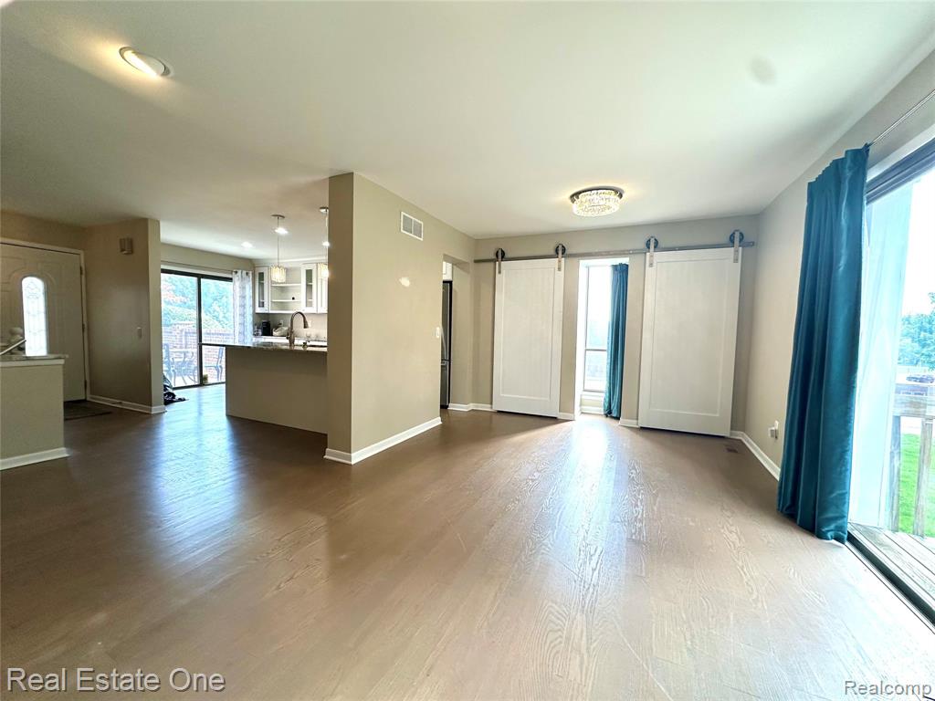 410 Willow Grove Lane Rochester Hills, MI 48307 - Photo 10 of 37