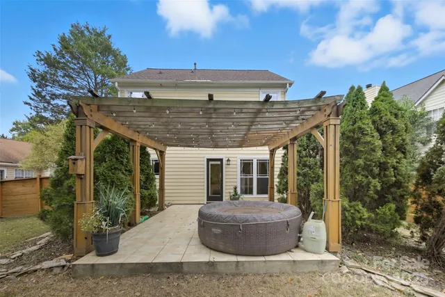 a view of a house with a backyard