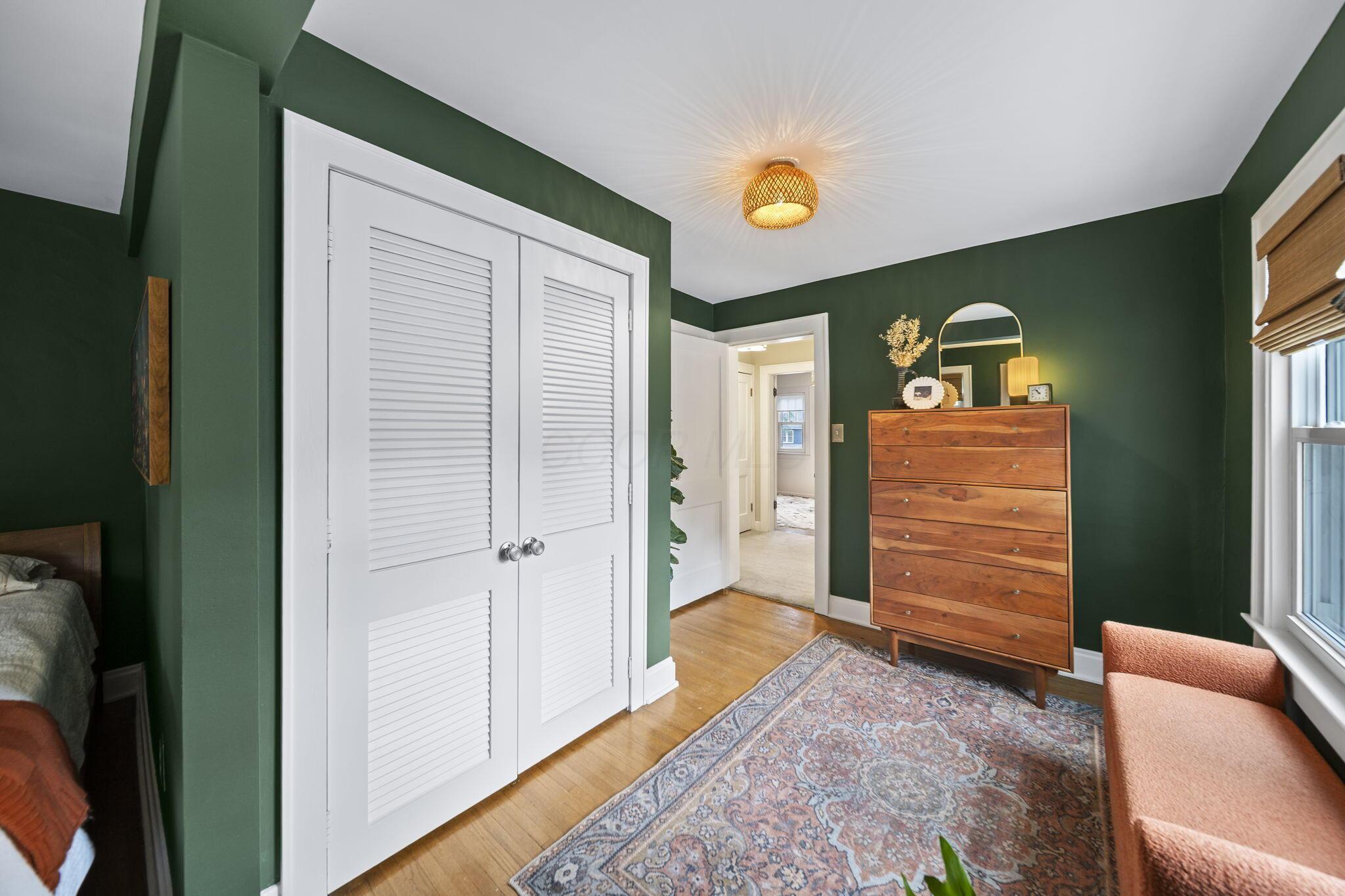 395 Brevoort Road Columbus, OH 43214 - Photo 32 of 64 Large Seating Area and Closet