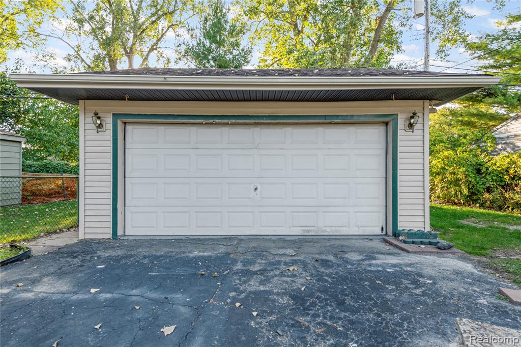4484 Howe Road Wayne, MI 48184 - Photo 25 of 32