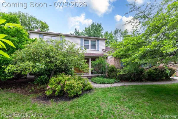 $438,900 | 6011 Walker Drive, Troy, MI 48085