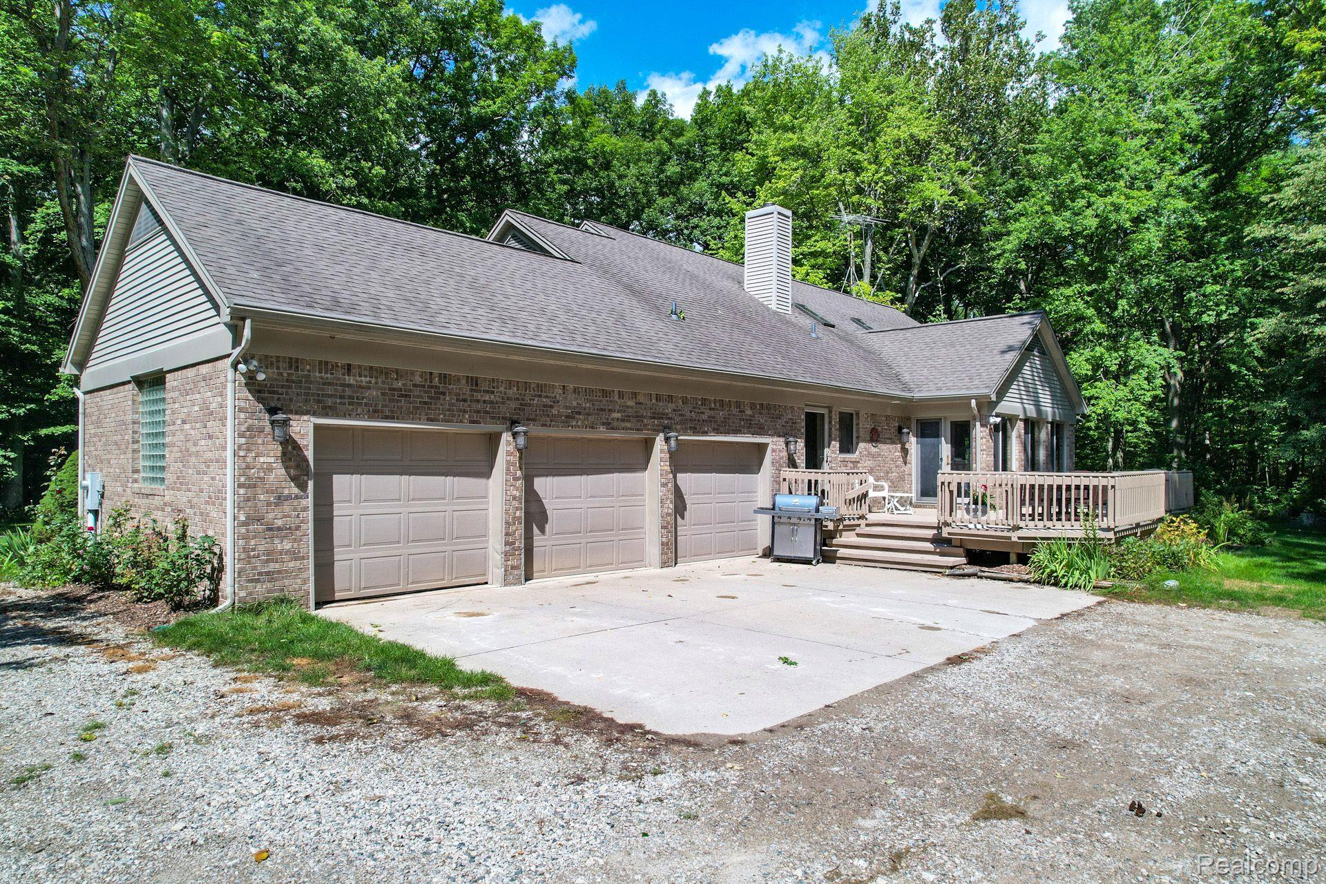 1795 Caughill Road Columbus, MI 48063 - Photo 28 of 38 3 car attached garage