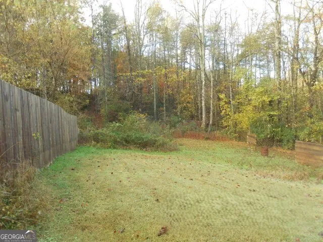 a view of yard with tree