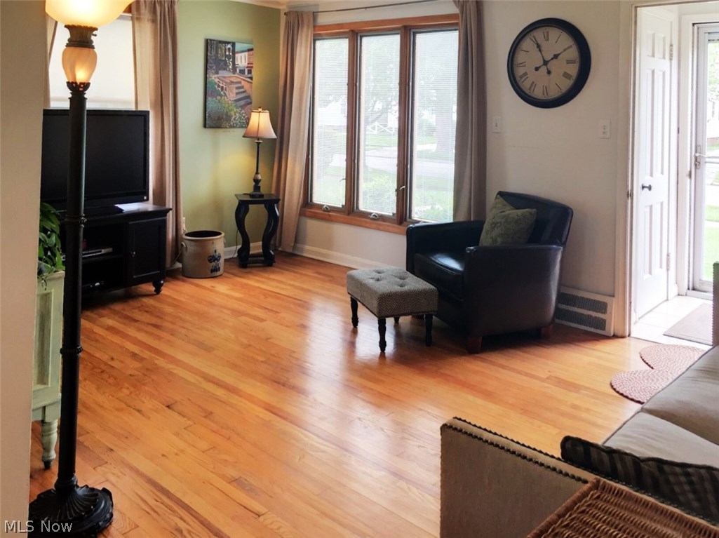 1391 Churchill Road Lyndhurst, OH 44124 - Photo 3 of 18