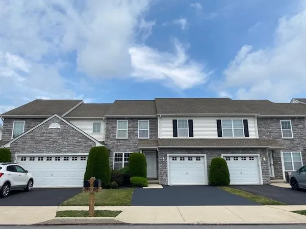 $2,500 | 841 North Fork Drive, Easton, PA 18040