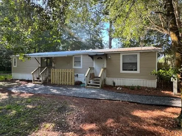 a view of a house with backyard