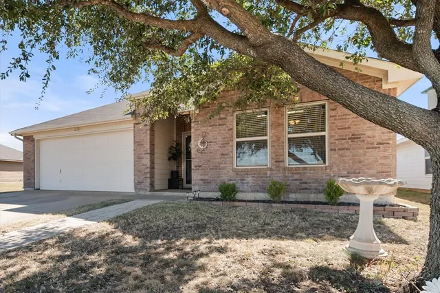 $293,500 | 2033 Old Glory Trail, Fort Worth, TX 76134