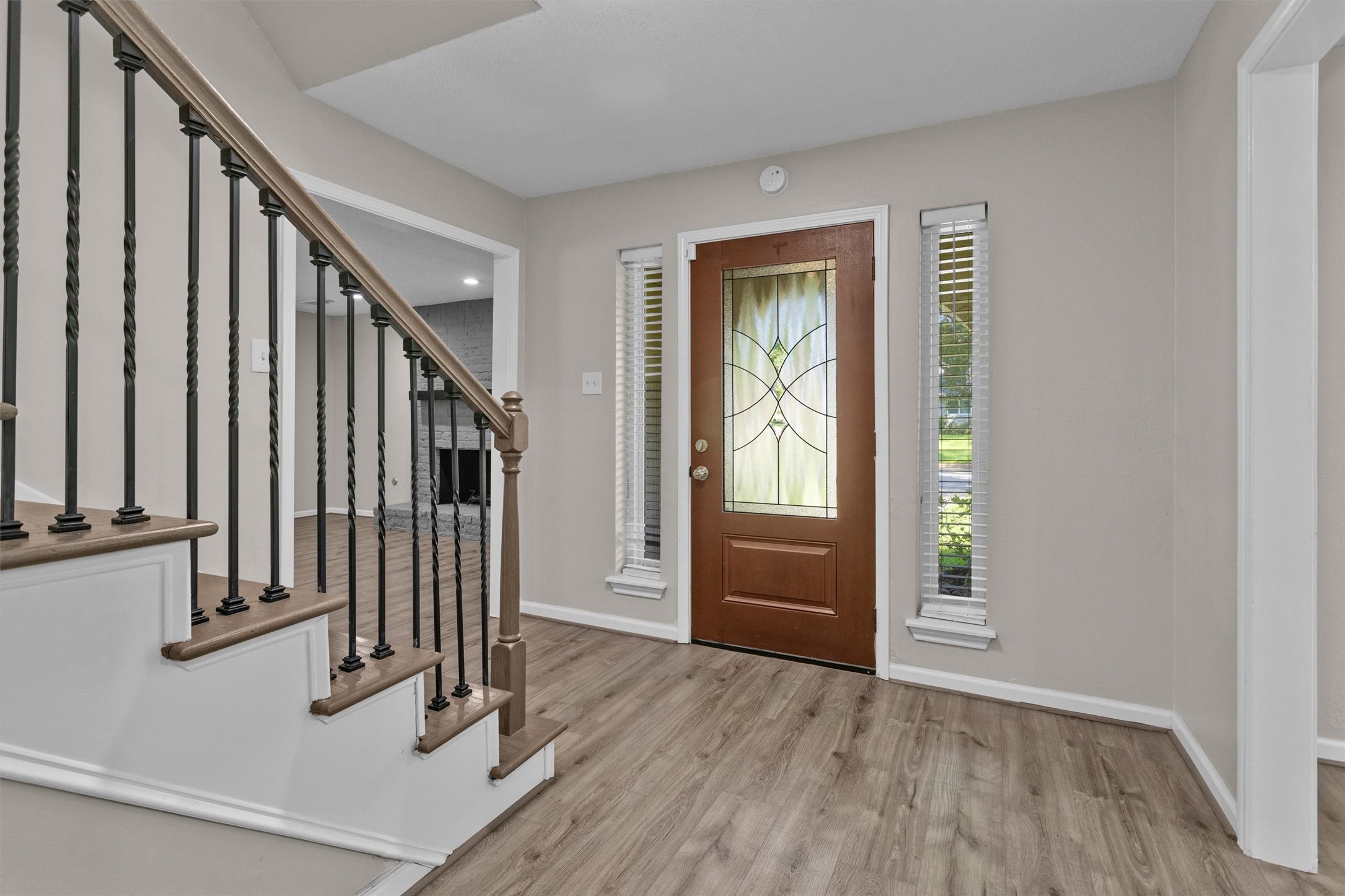 9115 Godstone Lane Spring, TX 77379 - Photo 4 of 46 A reverse shot of the entry way, to left leads to the den, to the right is the formal living room.