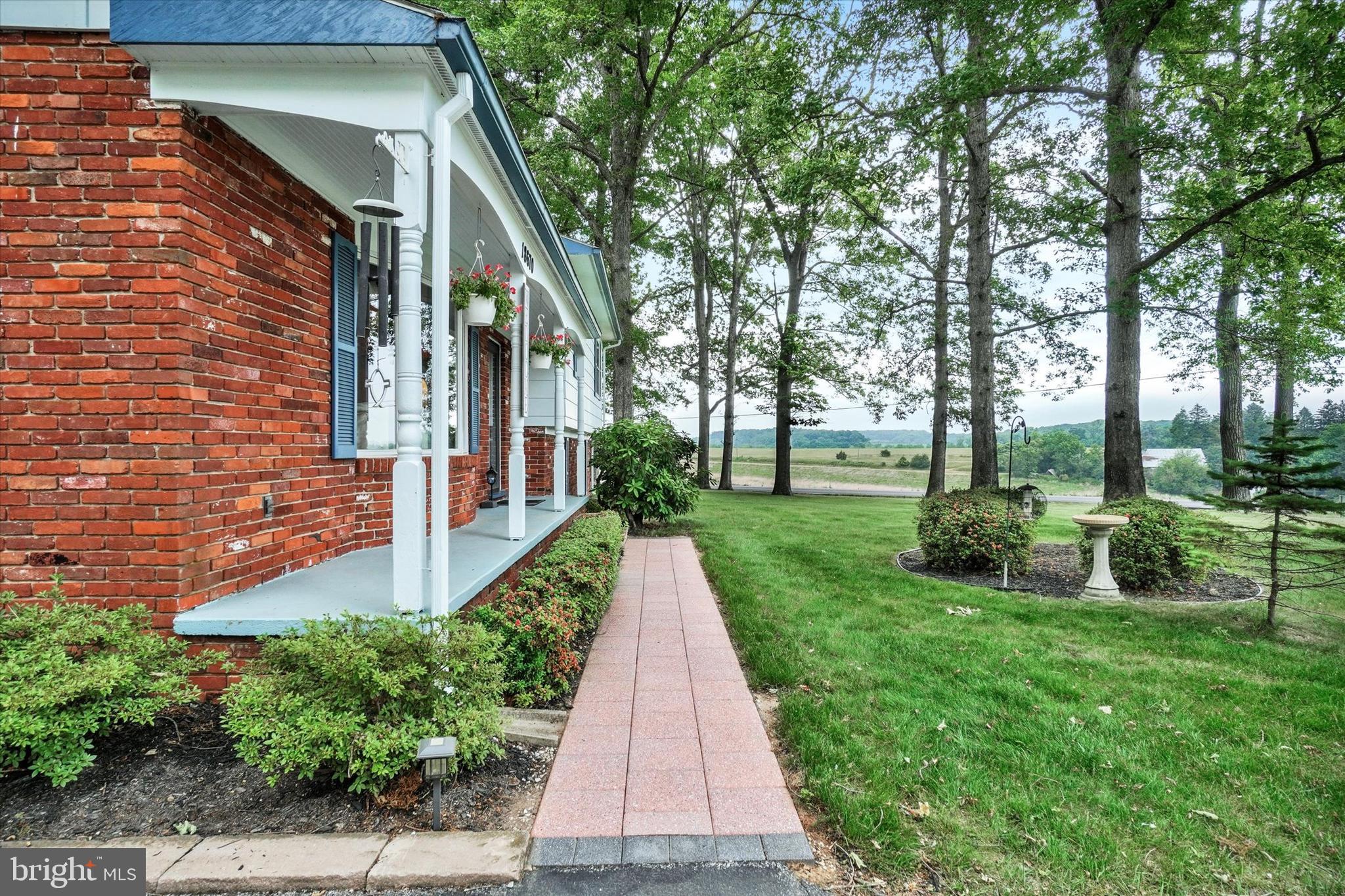 18670 Gemmill Road Stewartstown, PA 17363 - Photo 4 of 37 Front entrance