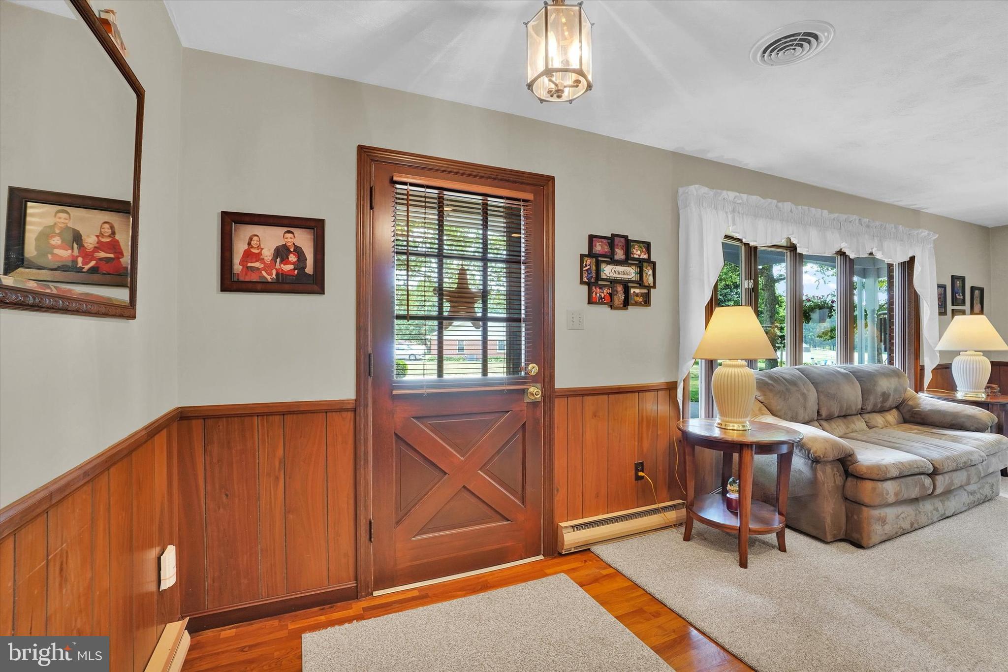 18670 Gemmill Road Stewartstown, PA 17363 - Photo 8 of 37 Foyer