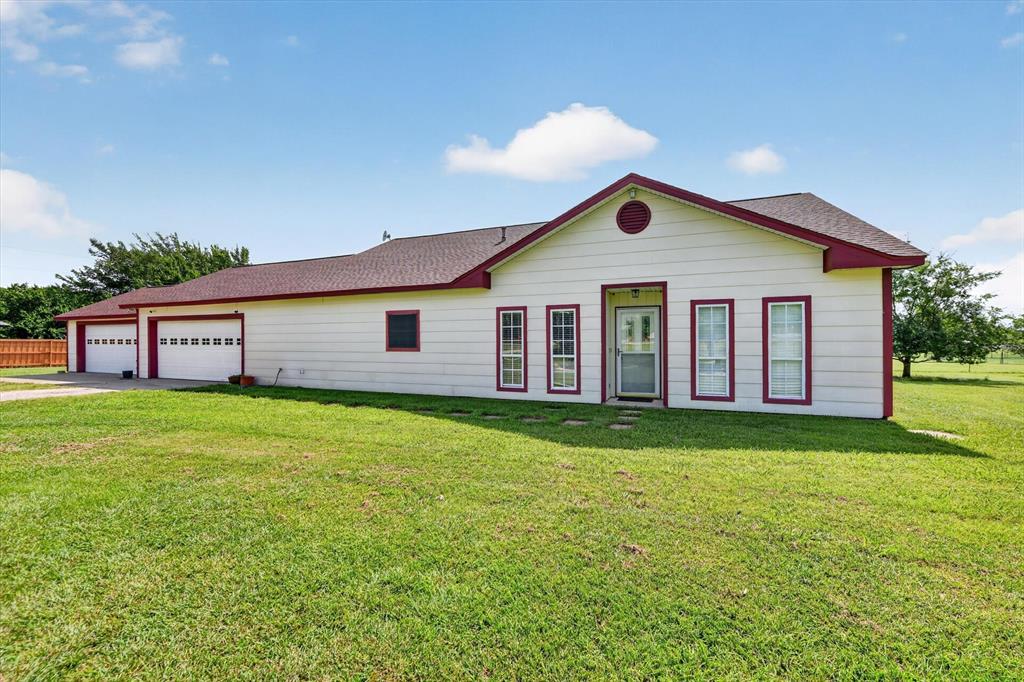 1958 Crockett Road Sanger, TX 76266 - Photo 5 of 35