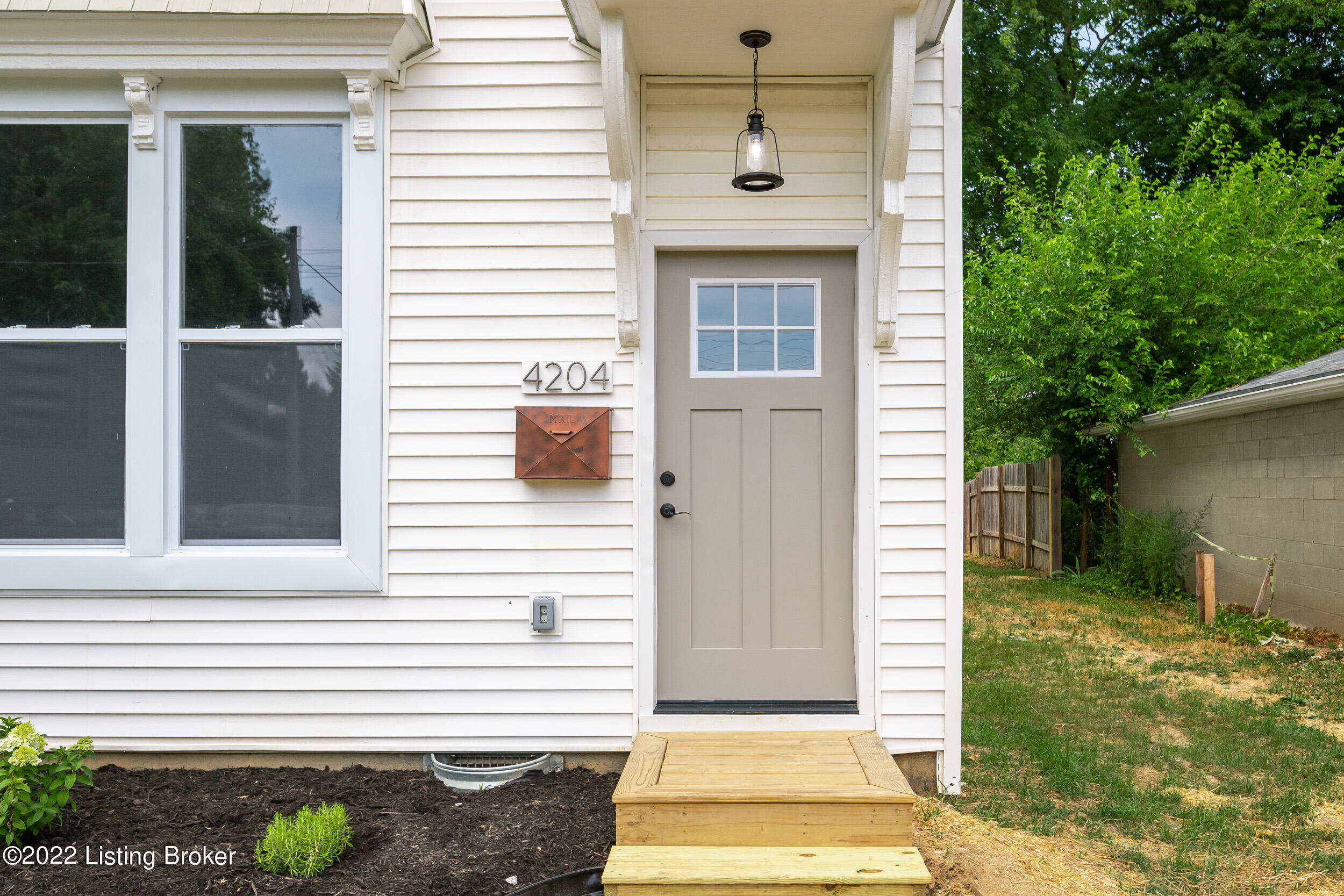 4204 Dover Road Louisville, KY 40216 - Photo 4 of 59 NEW front door, windows, siding