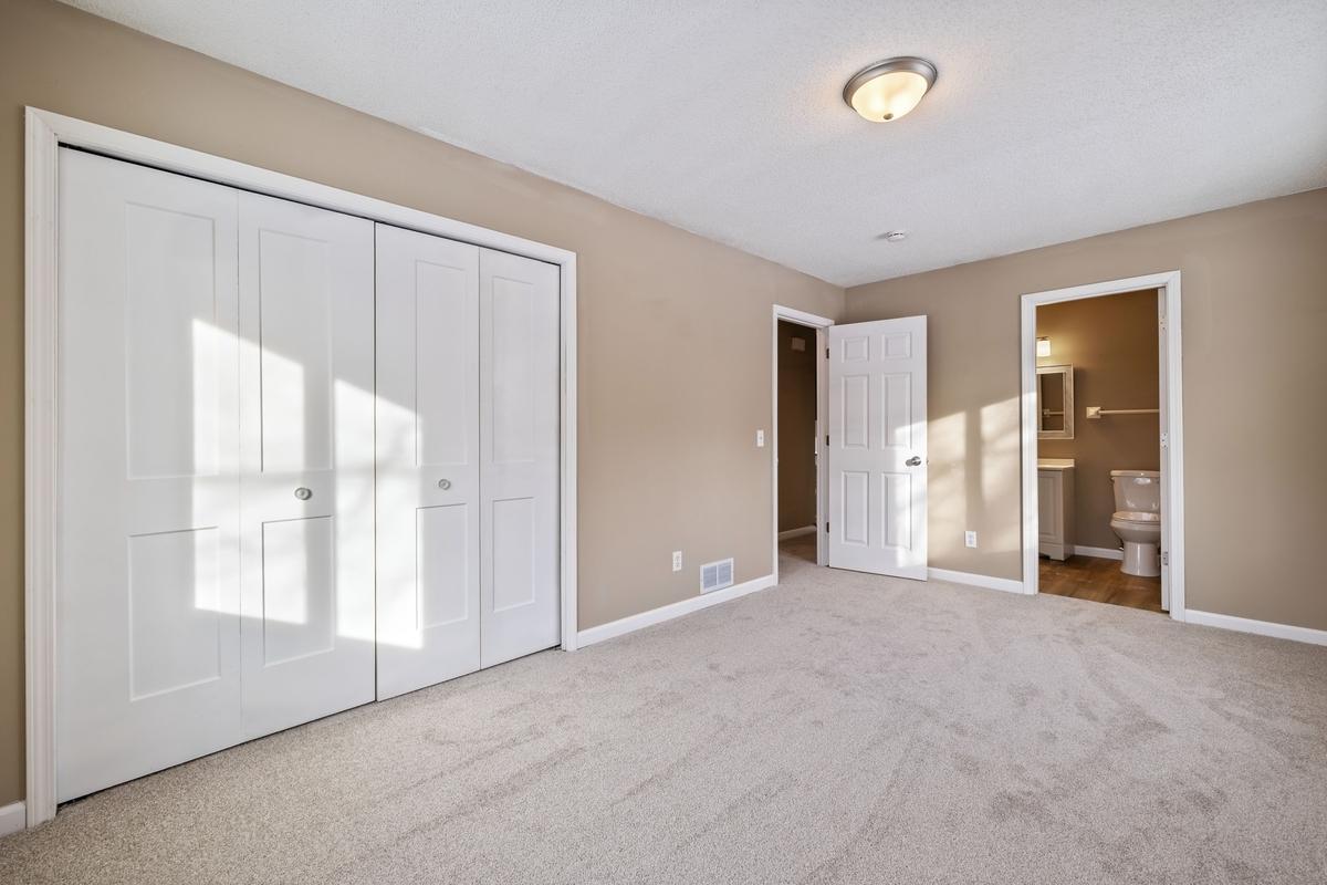 1002 Cross Road Eagan, MN 55123 - Photo 11 of 22