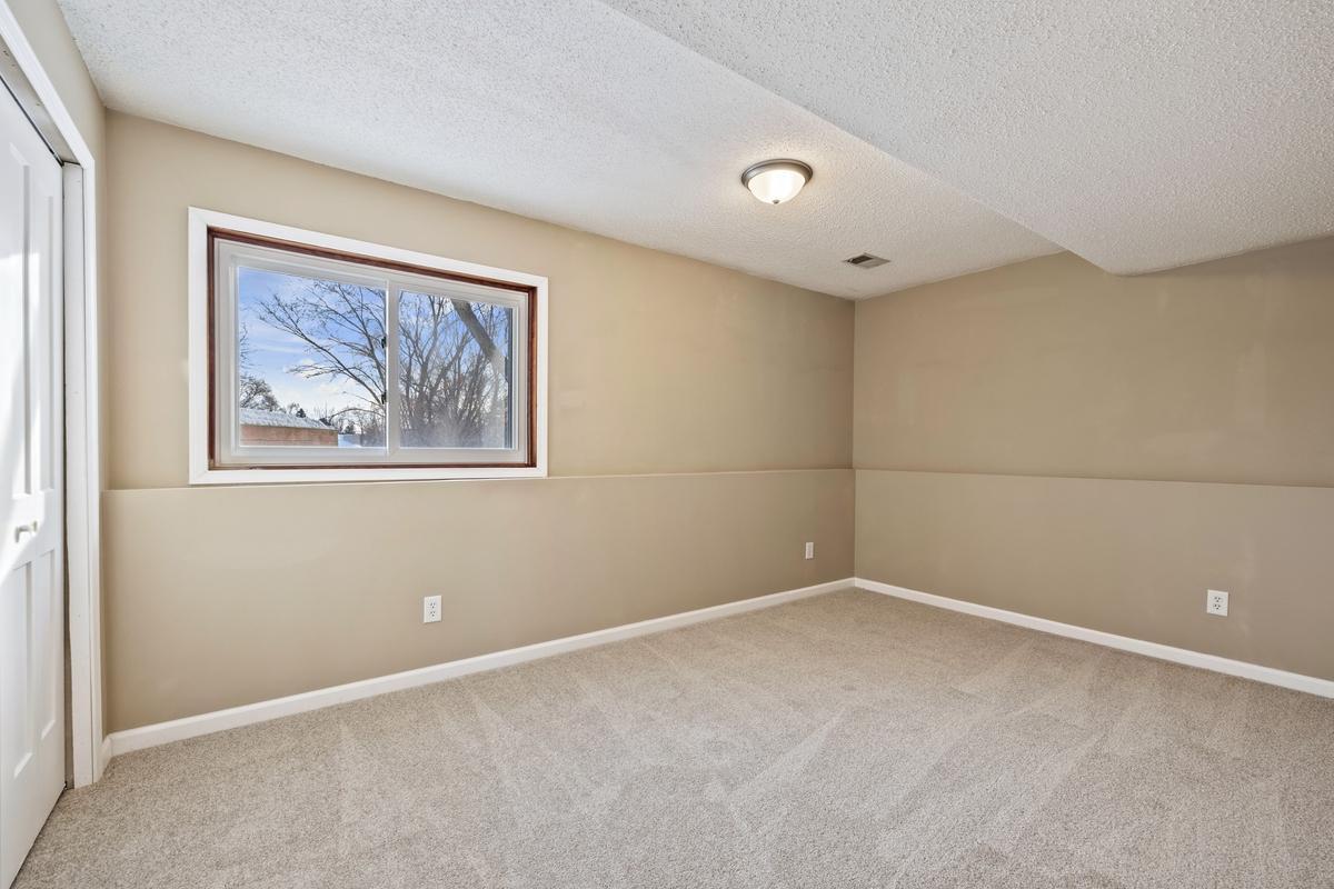 1002 Cross Road Eagan, MN 55123 - Photo 16 of 22