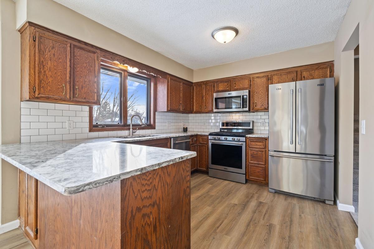 1002 Cross Road Eagan, MN 55123 - Photo 6 of 22