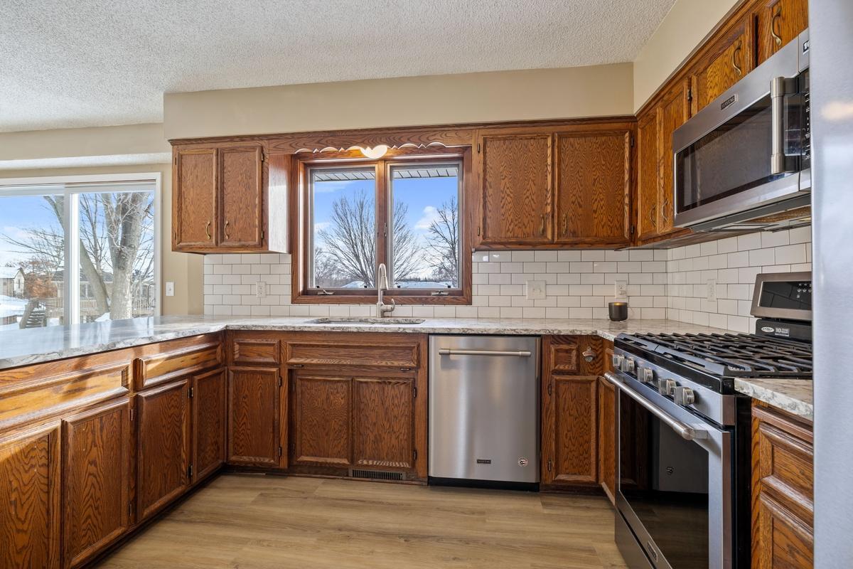 1002 Cross Road Eagan, MN 55123 - Photo 7 of 22