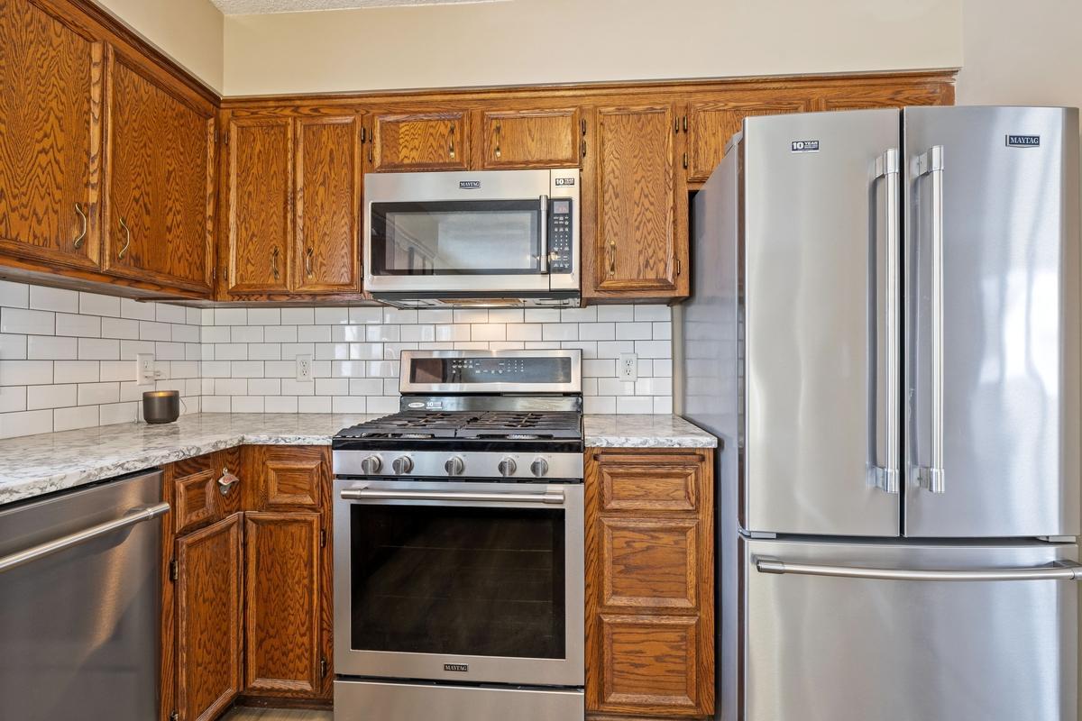 1002 Cross Road Eagan, MN 55123 - Photo 8 of 22