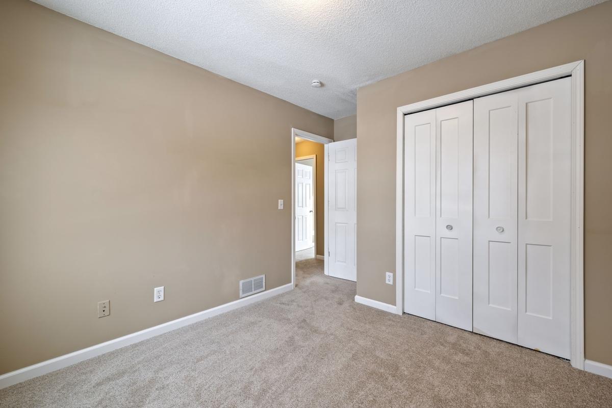 1002 Cross Road Eagan, MN 55123 - Photo 10 of 22