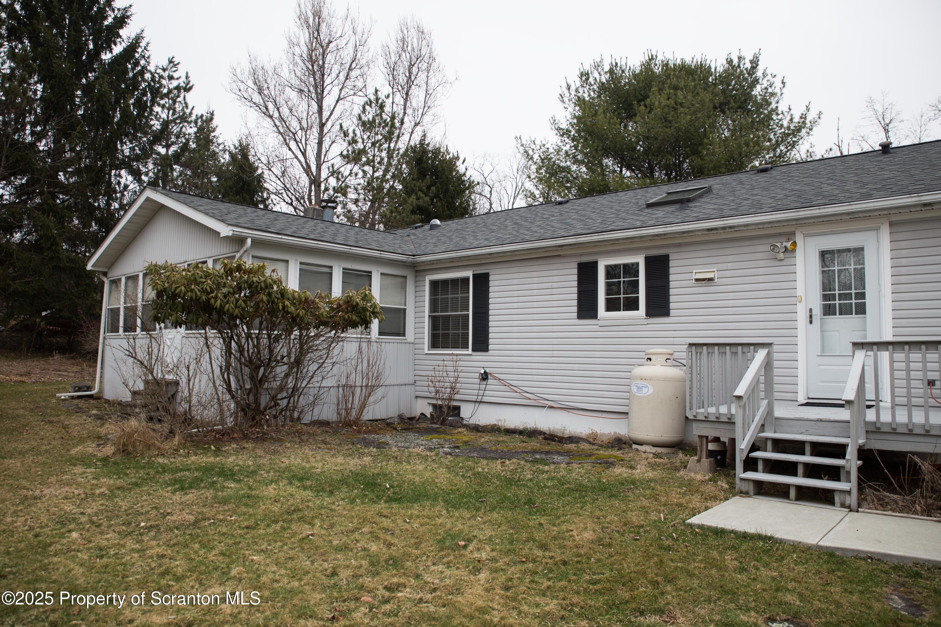 49 Bates Road Honesdale, PA 18431 - Photo 5 of 29 20250330-IMG_9536
