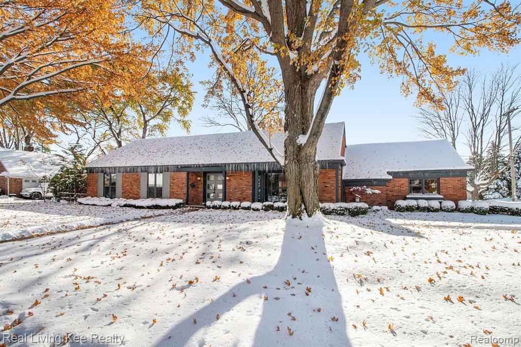 61 North Duval Road Grosse Pointe Shores, MI 48236 - Photo 2 of 33