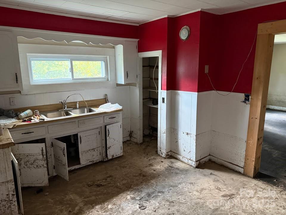 166 Old Helton School Road Lansing, NC 28643 - Photo 6 of 17 a spacious bathroom with a double vanity sink and a mirror