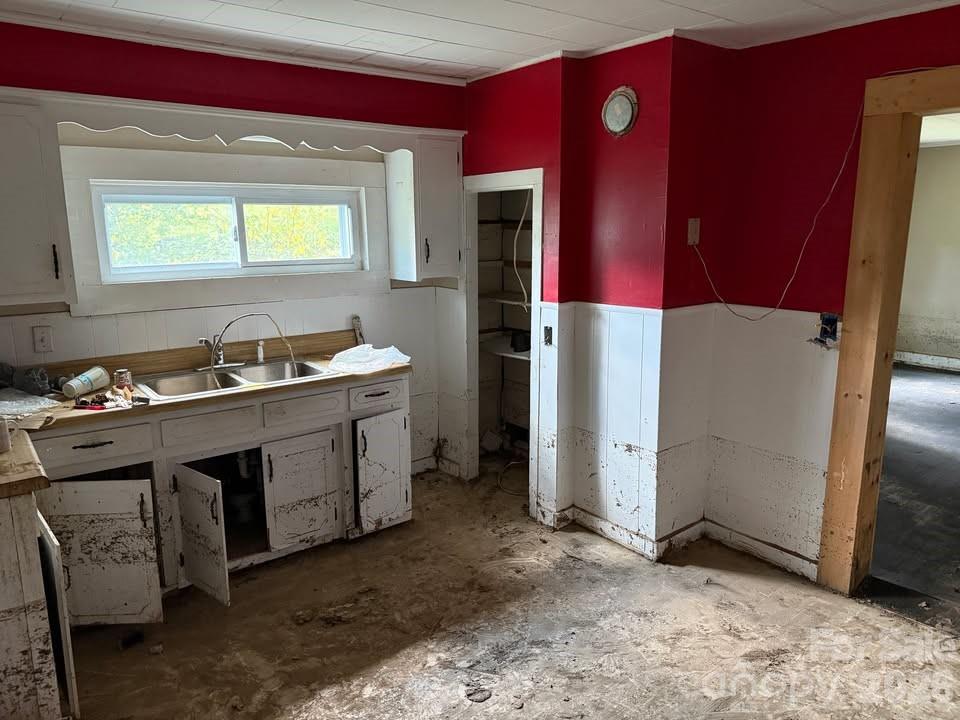 166 Old Helton School Road Lansing, NC 28643 - Photo 10 of 24 a spacious bathroom with a double vanity sink and a mirror