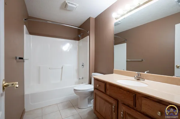 $359,999 | 3633 Southwest Ashworth Court, Topeka, KS 66614