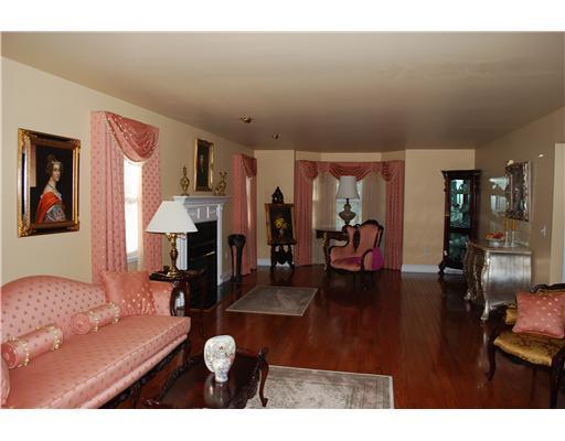 138 Ridgeview Drive Ligonier, PA 15658 - Photo 3 of 18 Living Room.