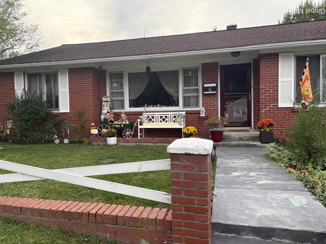 $325,000 | 54 Ten Broeck Avenue, Greenport, NY 12534