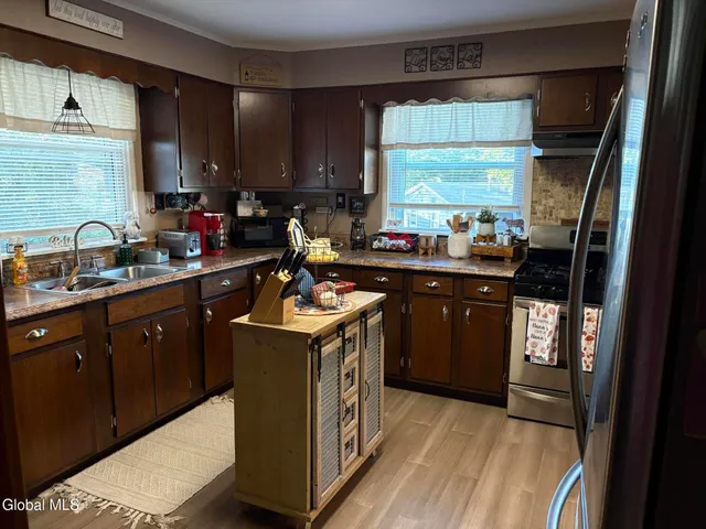 $325,000 | 54 Ten Broeck Avenue, Greenport, NY 12534