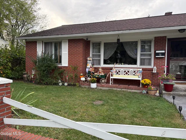 $325,000 | 54 Ten Broeck Avenue, Greenport, NY 12534