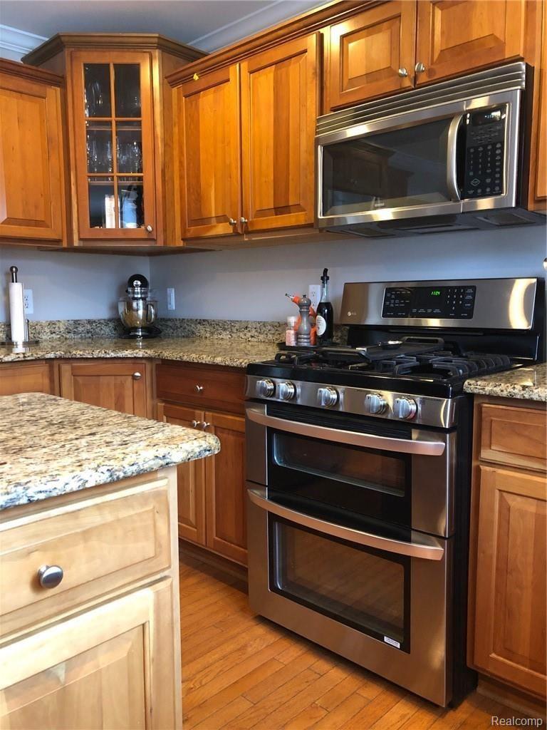 552 Bloomer Ridge Drive Rochester, MI 48307 - Photo 13 of 46 IMG_7664.JPG