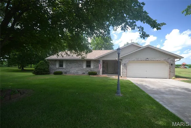 $254,500 | 9037 Range Drive, New Athens, IL 62264