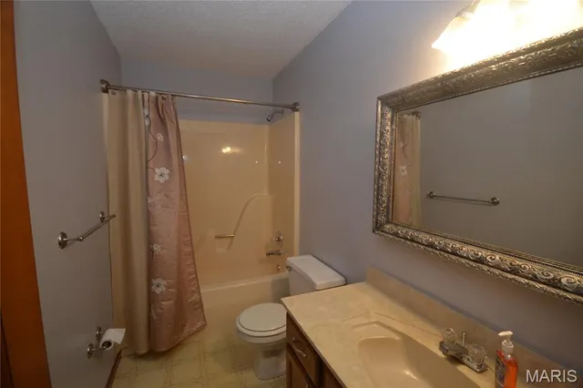 $254,500 | 9037 Range Drive, New Athens, IL 62264