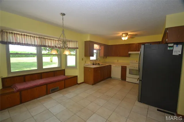 $254,500 | 9037 Range Drive, New Athens, IL 62264