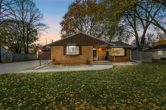 $334,500 | 906 Silver Street, De Pere, WI 54115