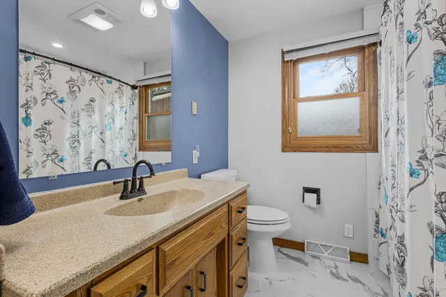 $334,500 | 906 Silver Street, De Pere, WI 54115