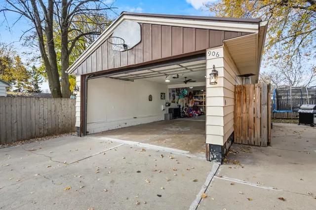 $334,500 | 906 Silver Street, De Pere, WI 54115
