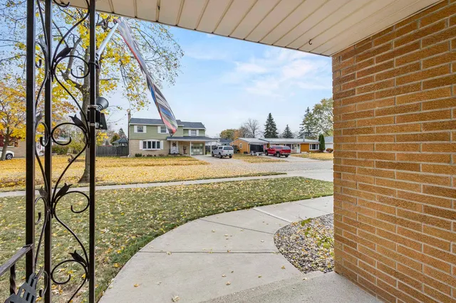 $334,500 | 906 Silver Street, De Pere, WI 54115