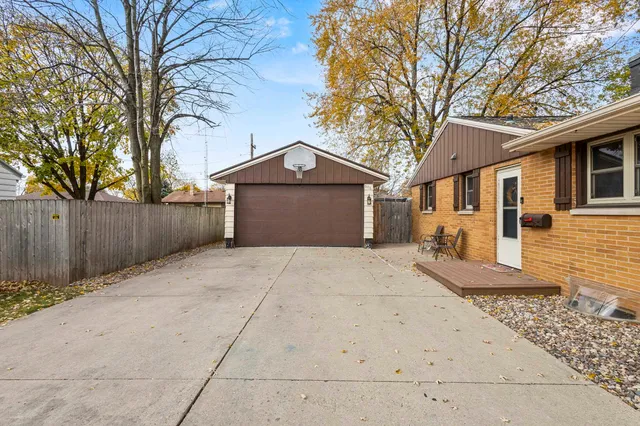 $334,500 | 906 Silver Street, De Pere, WI 54115