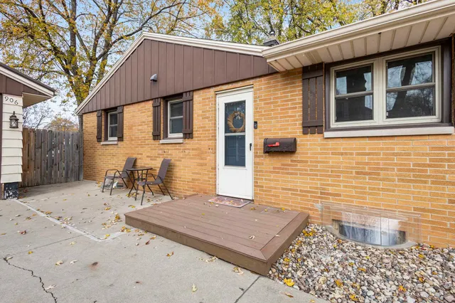 $334,500 | 906 Silver Street, De Pere, WI 54115