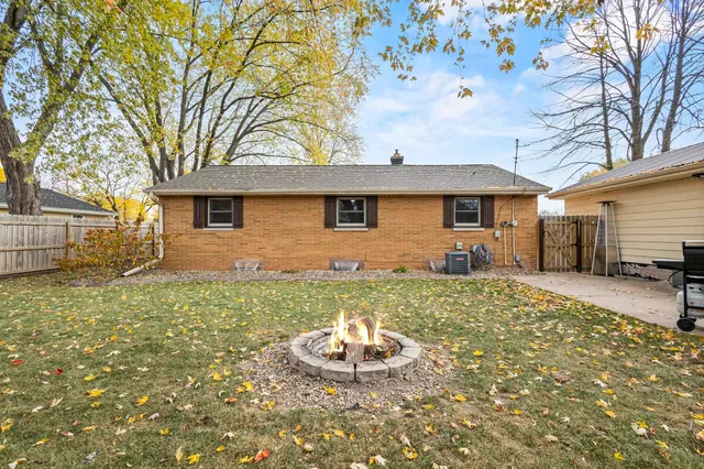 $334,500 | 906 Silver Street, De Pere, WI 54115