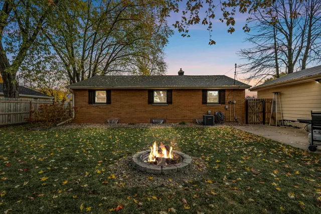 $334,500 | 906 Silver Street, De Pere, WI 54115