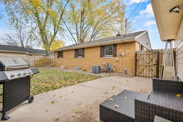 $334,500 | 906 Silver Street, De Pere, WI 54115