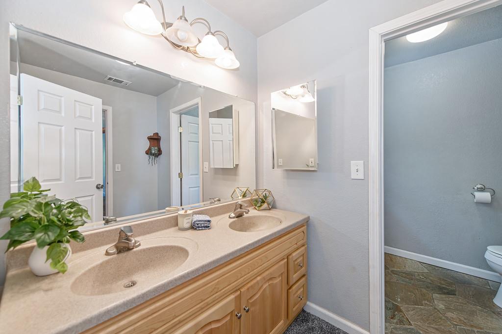 36000 Culberson Road Alta, CA 95701 - Photo 35 of 96 Jack & Jill Upstairs full bath.