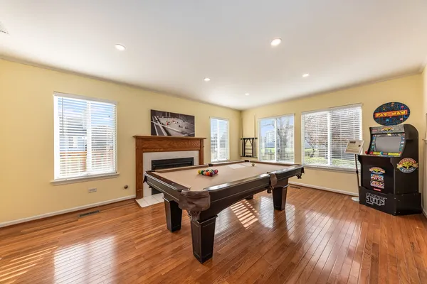 $3,200 | 2735 Skylane Drive, Naperville, IL 60564